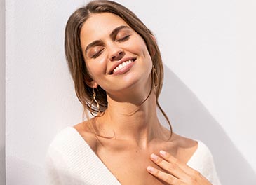 girl applying Diamond Cocoon Sheer Cream on her face